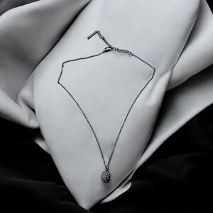 Elegant Silver Necklace with Pendant